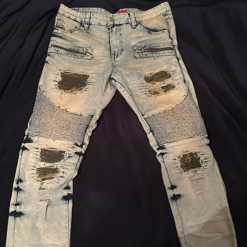 Distressed jeans with camo